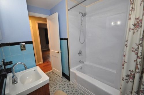 913 Plymouth St, Windsor CT 06095-3713 exterior