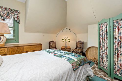 654 Bower Hill Rd, Pittsburgh PA 15243-2040 exterior