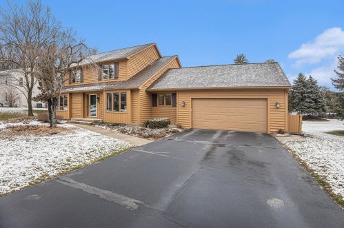 6905 Forest Valley Dr, Grand Rapids, MI 49546-9205