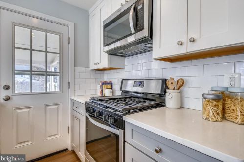 6030 Kings Hwy, Alexandria VA  22303-2232 exterior