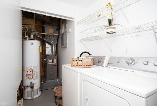 1052 Leith Ave, Waukegan IL 60085-2522 exterior