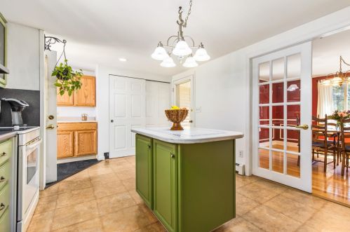 15 Ayers Ln, Dover NH 03820-4643 exterior