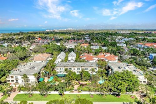 431 4 Ave, Naples FL 34117-3734 exterior