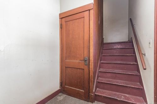 43 Elro St, Manchester CT 06040-4228 exterior