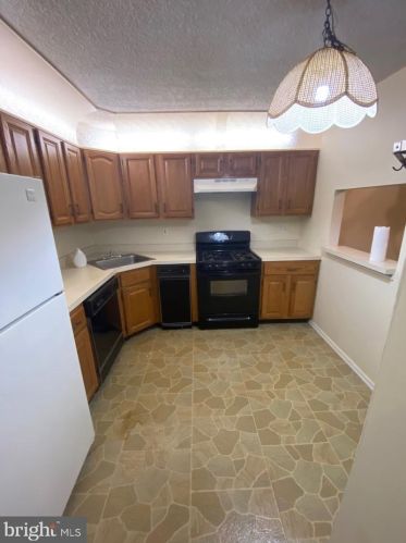 72 Joyner Ct, Trenton NJ  08648-2616 exterior