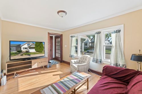 509 73rd St, Milwaukee, WI 53214-1510