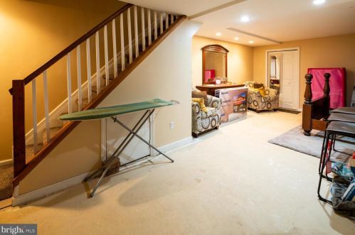 51 Mactavish Ct, New Castle DE 19720-6524 exterior