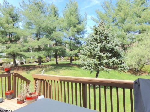 23 Sparrow Cir, Fredon NJ 07860-1492 exterior