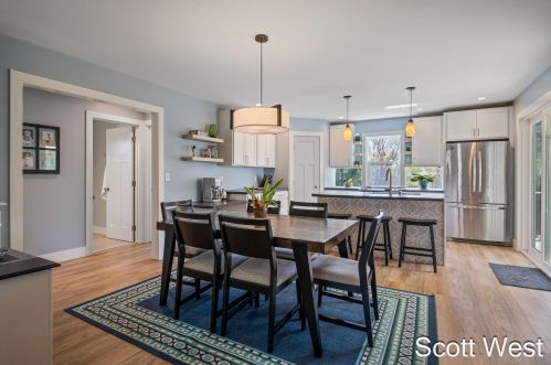 1305 Meadowlane Dr, Grand Rapids MI  49508-4656 exterior