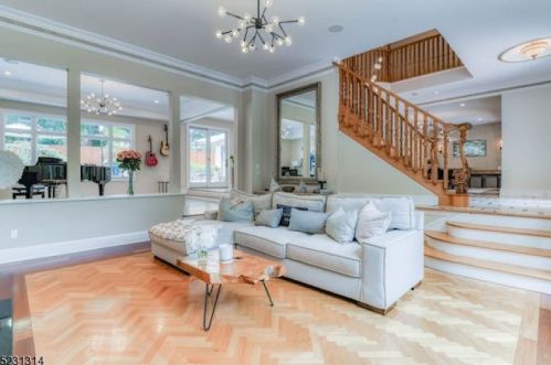 23 Oak Rdg, Springfield NJ 07081-3719 exterior