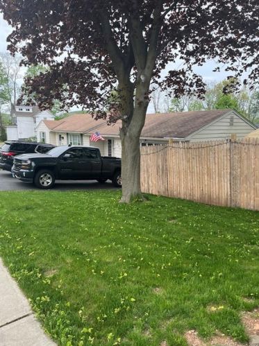 405 Gravel St, Meriden, CT 06450-4655