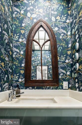 310 16th St, Philadelphia PA  19102-4907 exterior