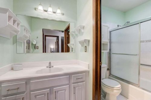 3951 College Ave, Milwaukee WI  53221-4542 exterior