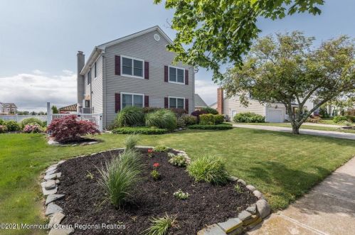 1517 Bayberry Ln, Point Pleasant Beach, NJ 08742-5145