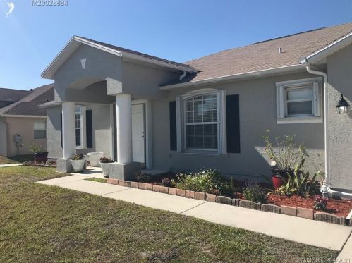 5780 Eskimo Cir, Fort Pierce, FL 34986-4154