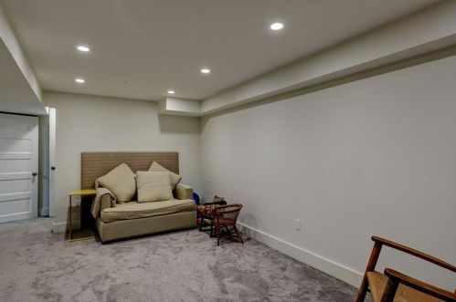 690 Angell St, Providence RI 02906-5309 exterior