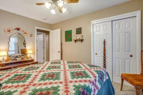 149 Suzanne Ter, Burleson TX 76028-5617 exterior