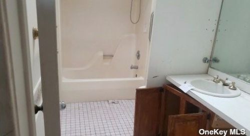 35 Bella Casa Ln, Central Islip NY 11722-2639 exterior