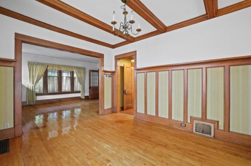 1901 Elmdale Ct, Milwaukee WI 53211-2342 exterior