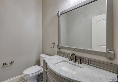 80 Claremont Rd, Bernardsville NJ 07924-1505 exterior