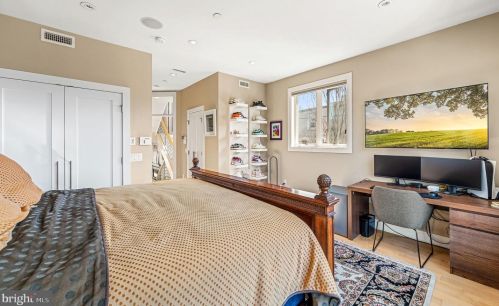 771 19th St, Philadelphia PA  19130-2029 exterior