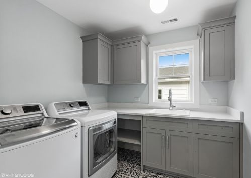 245 Highland Ave, Elmhurst IL  60126-2554 exterior