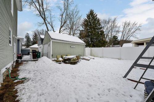 82 Ave B, Woonsocket RI 02895-6262 exterior