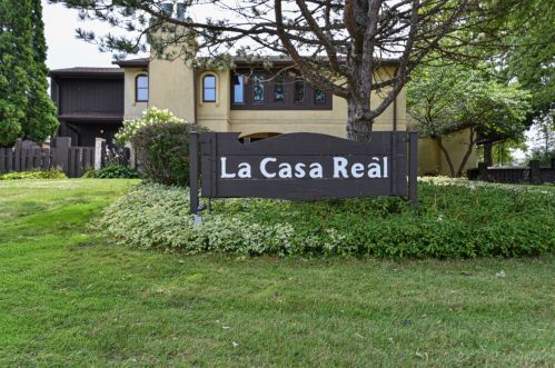 5256 Somerset Ln, Milwaukee WI 53221-3224 exterior