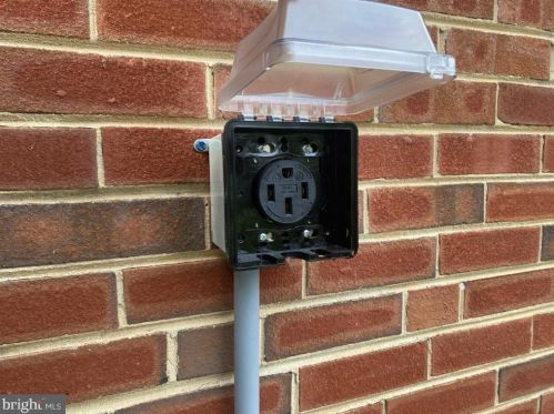 5602 Justis Pl, Alexandria VA 22310-1325 exterior