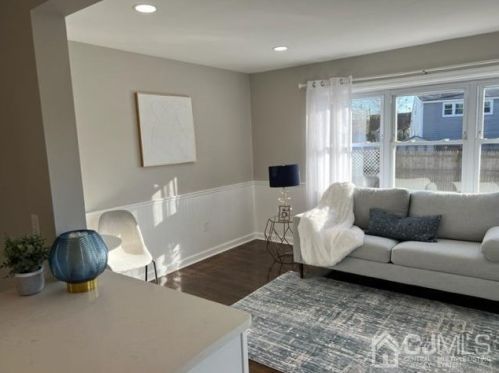 85 Gdn Ter, Edison NJ 08817-4501 exterior