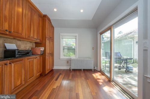 131 Linwood Ave, Ardmore PA 19003-2824 exterior