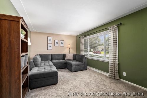 3800 Perry Ave, Wyoming MI 49519-3652 exterior