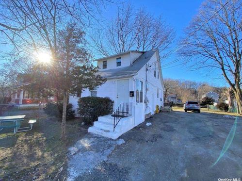 55 Railroad St, Huntington Station, NY 11746-1230