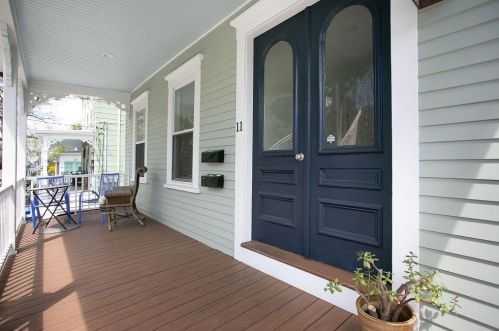 11 Clinton Ave, Middletown, RI 02840-2109