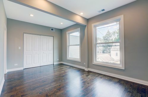 1934 Newport Ave, Chicago IL  60657-1026 exterior