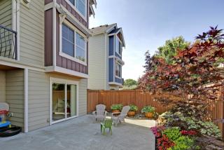 513 Martin Luther King Jr Way, Seattle WA  98118-6131 exterior