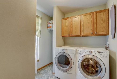 608 Chadwick Dr, Watertown WI 53094-5907 exterior