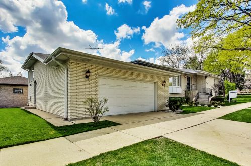 6833 Palatine Ave, Chicago, IL 60631-2112