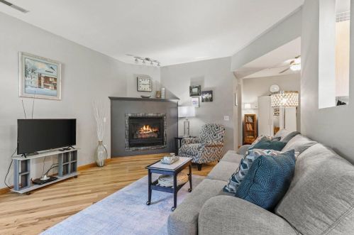 6006 Dell Dr, Madison, WI 53718-8200