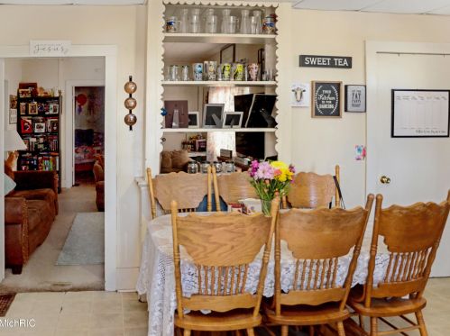 940 Mcreynolds Ave, Grand Rapids MI 49504-4439 exterior