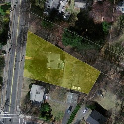 682 Chestnut St, Newton MA 02468-2043 aerial view