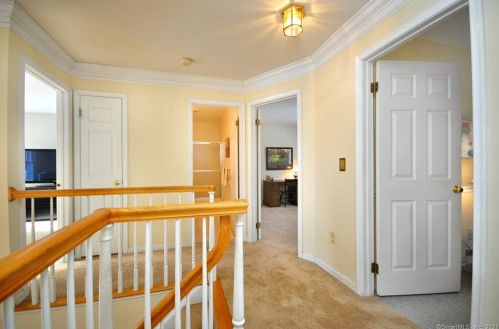 100 Pierce Blvd, Windsor CT 06095-1787 exterior