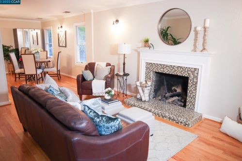 1963 Altura Dr, Concord CA 94519-2201 exterior