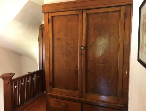 1304 Juneau Ave, Milwaukee WI 53233-1208 exterior