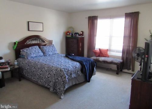 1070 Sterling Pl, Lancaster PA 17603-8836 exterior