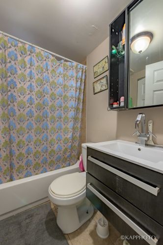 5451 Schubert Ave, Chicago IL 60614-1247 exterior