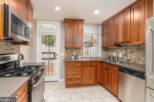 1357 Emerald St, Washington DC 20002-5431 exterior