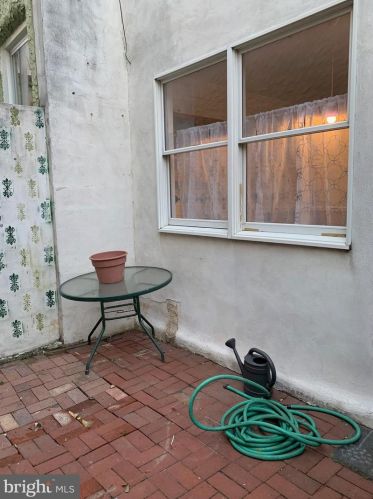 1030 6 St, Philadelphia PA 19140-3327 exterior