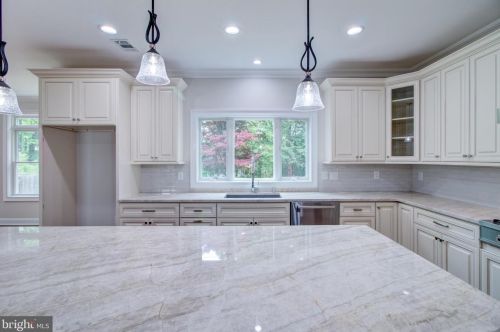 293 Riverside Dr, Princeton NJ 08540-4017 exterior