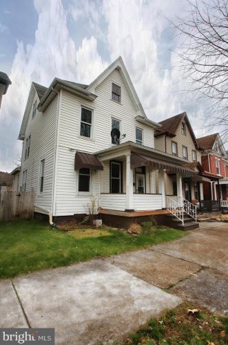 1027 Mifflin St, Huntingdon, PA 16652-1820